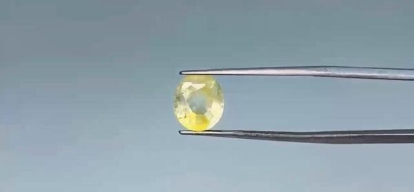 Yellow Sapphire - 3.85 Carat