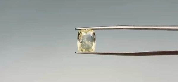 Yellow Sapphire - 3.7 Carat