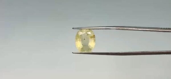 Yellow Sapphire - 8.1 Carat