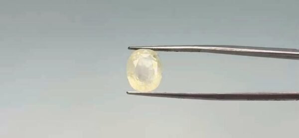 Yellow Sapphire - 8.1 Carat
