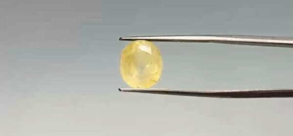 Yellow Sapphire - 7.6 Carat