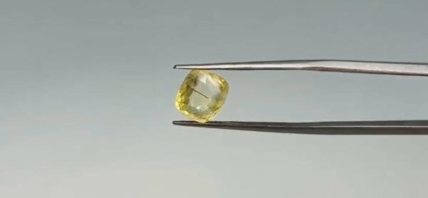 Yellow Sapphire - 3.55 Carat