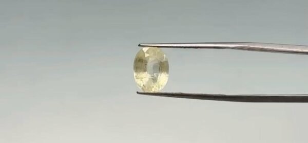 Yellow Sapphire - 3.95 Carat