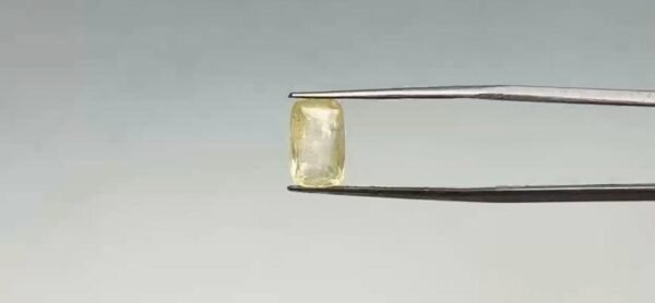 Yellow Sapphire - 3.95 Carat