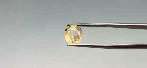 Yellow Sapphire - 4.55 Carat