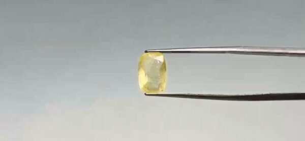 Yellow Sapphire - 2.9 Carat