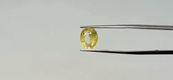Yellow Sapphire - 3.9 Carat