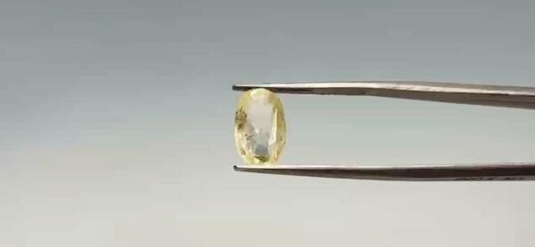 Yellow Sapphire - 4.15 Carat