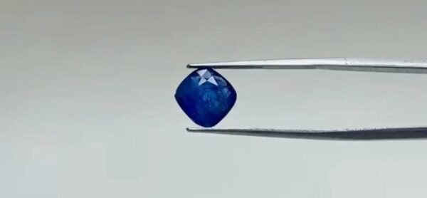 Blue Sapphire - 4.15 Carat