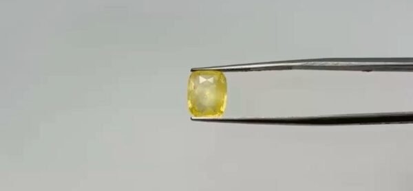 Yellow Sapphire - 3.4 Carat