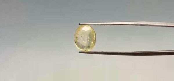 Yellow Sapphire - 4.05 Carat