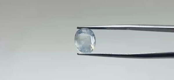 Blue Sapphire - 4.05 Carat