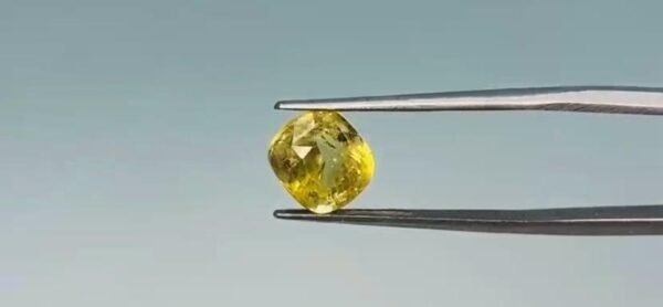 Yellow Sapphire - 4.15 Carat