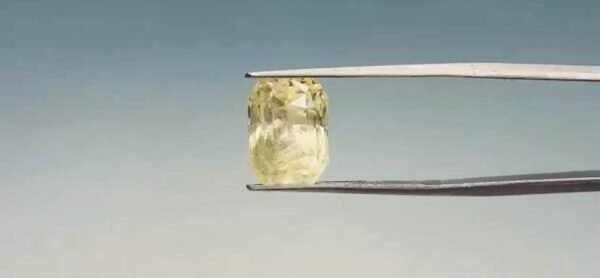 Yellow Sapphire - 9.35 Carat