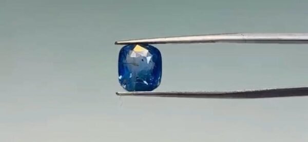 Blue Sapphire - 5.85 Carat