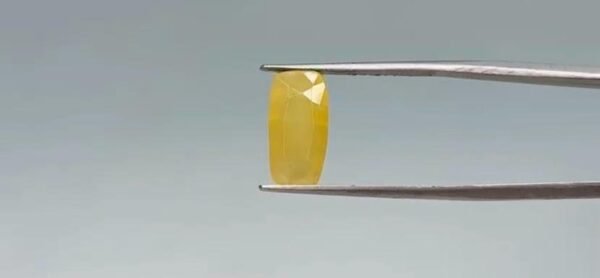 Yellow Sapphire - 6 Carat