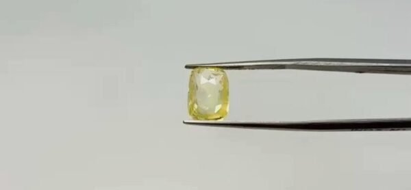 Yellow Sapphire - 3.85 Carat