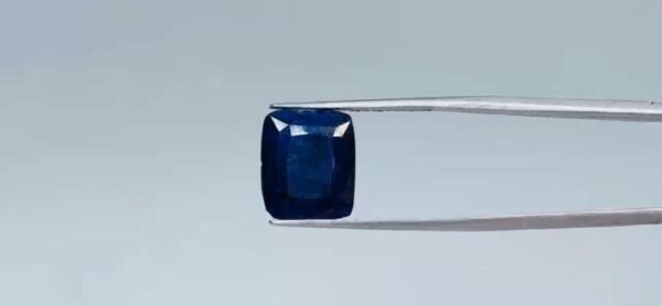 Blue Sapphire - 10.7 Carat