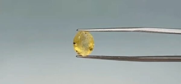 Yellow Sapphire - 4.15 Carat