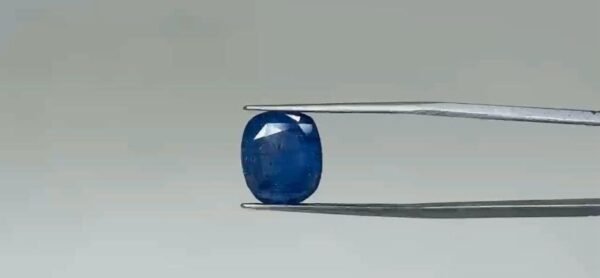 Blue Sapphire - 9.2 Carat