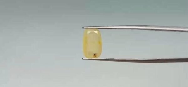 Yellow Sapphire - 4.8 Carat
