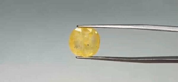 Yellow Sapphire - 7.6 Carat