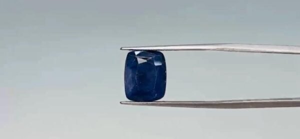 Blue Sapphire - 9.8 Carat