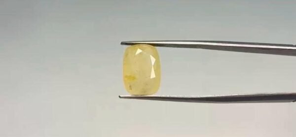 Yellow Sapphire - 12.1 Carat