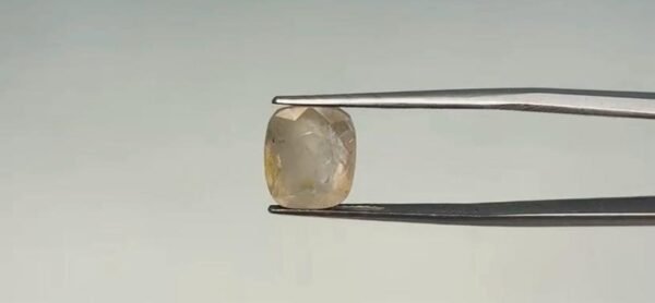 Yellow Sapphire - 5.85 Carat