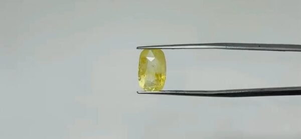 Yellow Sapphire - 5.25 Carat