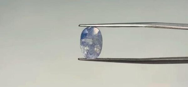 Blue Sapphire - 4.05 Carat