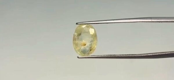 Yellow Sapphire - 3.85 Carat