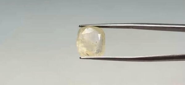 Yellow Sapphire - 7.65 Carat