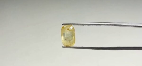 Yellow Sapphire - 3.9 Carat