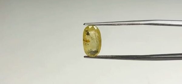 Yellow Sapphire - 4.05 Carat