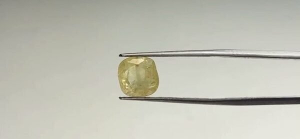 Yellow Sapphire - 5.2 Carat