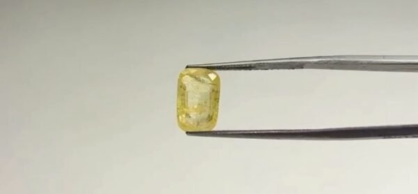Yellow Sapphire - 3.8 Carat