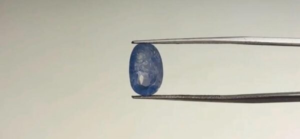 Blue Sapphire - 4.05 Carat