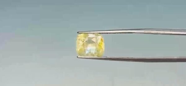 Yellow Sapphire - 5.25 Carat