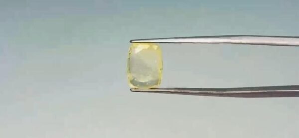 Yellow Sapphire - 3.95 Carat