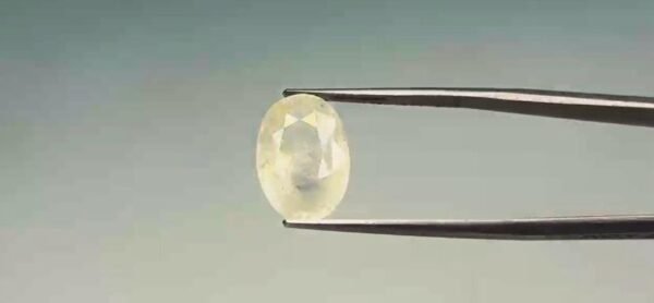 Yellow Sapphire - 7.9 Carat