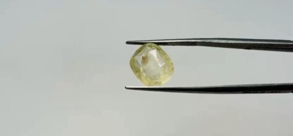 Yellow Sapphire - 9.35 Carat