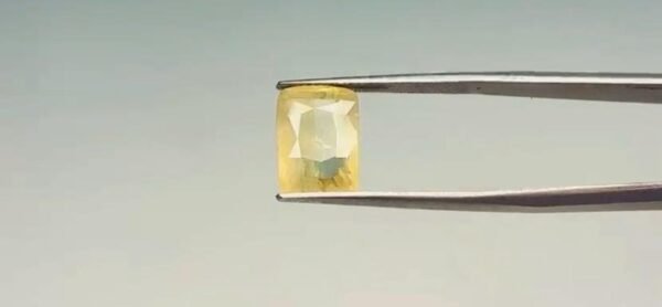 Yellow Sapphire - 7.6 Carat