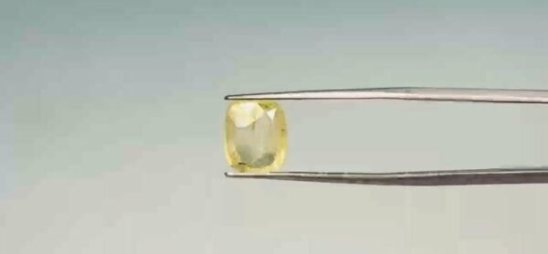 Yellow Sapphire - 4.65 Carat
