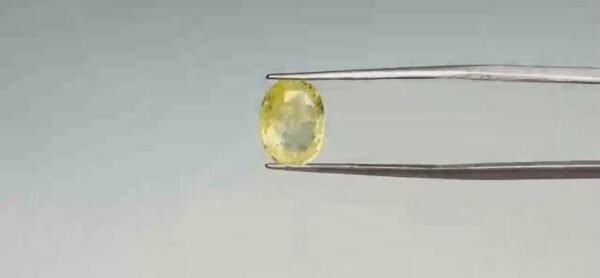 Yellow Sapphire - 4.05 Carat