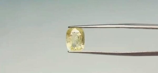 Yellow Sapphire - 4.05 Carat