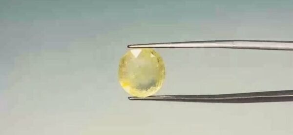 Yellow Sapphire - 8.6 Carat