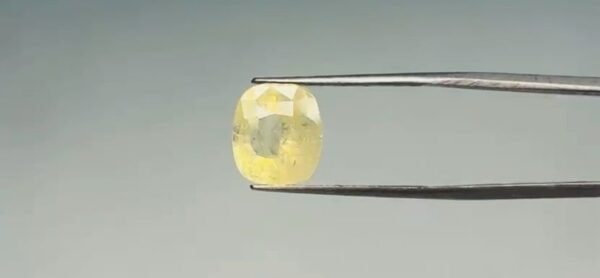 Yellow Sapphire - 6.6 Carat