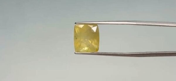 Yellow Sapphire - 10 Carat