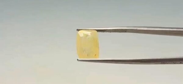 Yellow Sapphire - 6.3 Carat